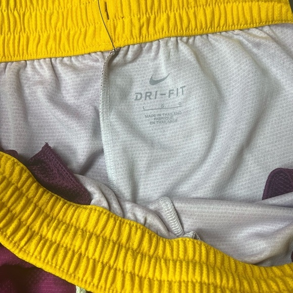 NWT Nike Dri-Fit Red Basketball Mesh Performance Athletic Shorts Red Large & XL - Picture 8 of 13